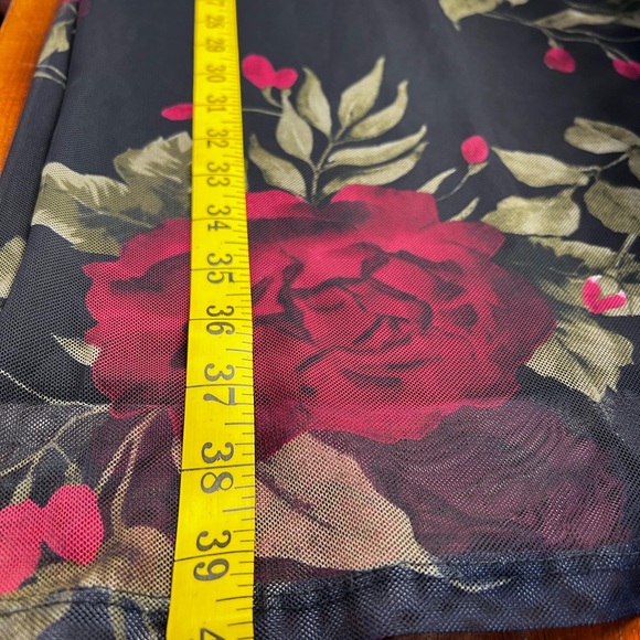 Dress with flowery fabric in medium size - Picture 10 of 15